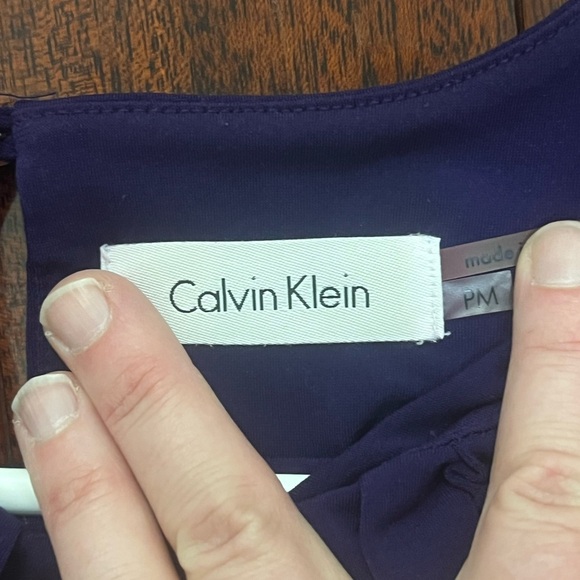 Elegant Purple Sleeveless Top - Picture 2 of 3